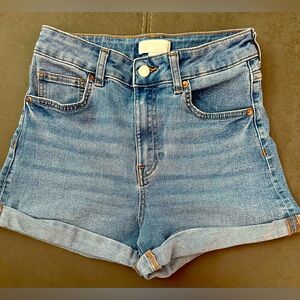 H&M Women Short Jeans, Size 6
